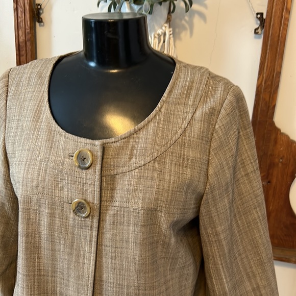 Two piece suit/dress by Banana Republic, size 8. Gently worn and clean. - Picture 2 of 11